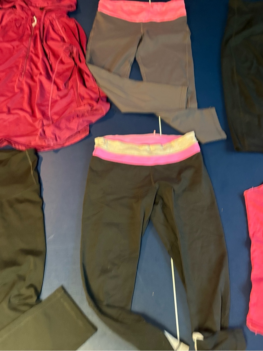 6 women’s fitness tops and capris